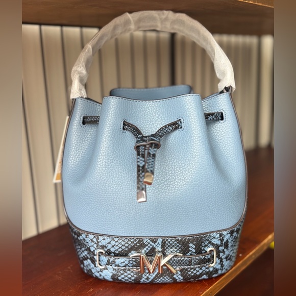 Michael Kors NWT “Reed” Blue Leather Bucket Messenger Leather Bag, snakeskin - Picture 1 of 13
